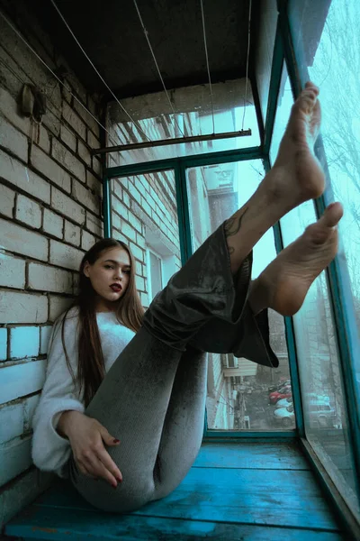 Belle Jeune Fille Sexy Posant Sur Balcon Portrait Photo Art — Photo