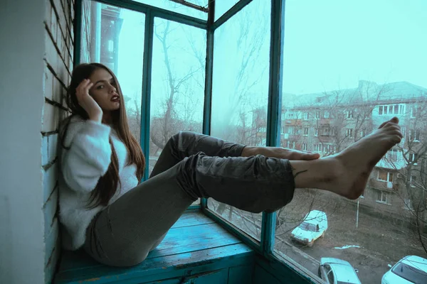 Piękna Młoda Seksowna Dziewczyna Pozująca Balkonie Art Photo Portret Dziewczyny — Zdjęcie stockowe