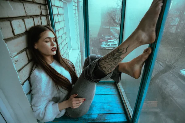 Piękna Młoda Seksowna Dziewczyna Pozująca Balkonie Art Photo Portret Dziewczyny — Zdjęcie stockowe