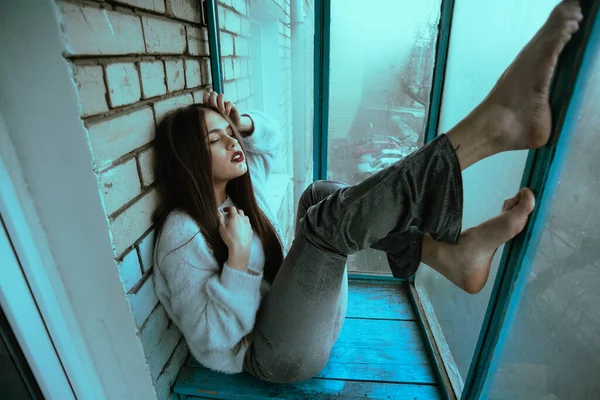 Mooi Jong Sexy Meisje Poseren Het Balkon Art Foto Portret Rechtenvrije Stockfoto's
