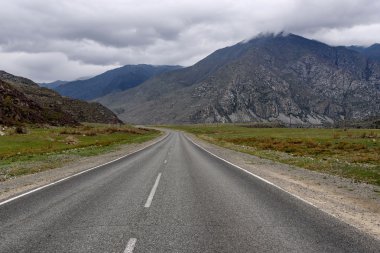 yol dağlar bulutlar bahar eğrisi