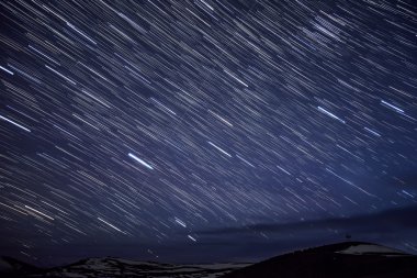 bulutlar kar dağlar yıldız izler