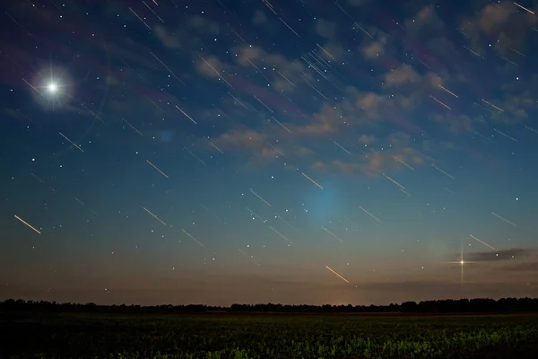 Sky stars wolken tracks velden — Stockfoto