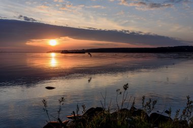nehir günbatımı gökyüzü bulutlar güneş