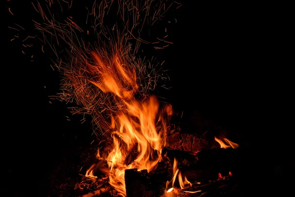 Eld gnista lågan bonfire spår — Stockfoto