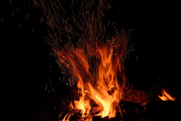 Eld gnista lågan bonfire spår — Stockfoto