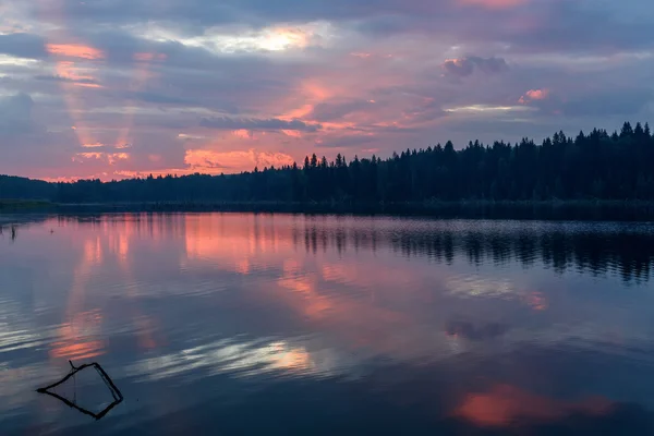 Lago amanecer rosa nubes cielo —  Fotos de Stock