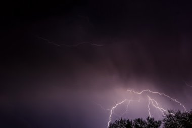 Şimşek fırtına bulutları gökyüzü