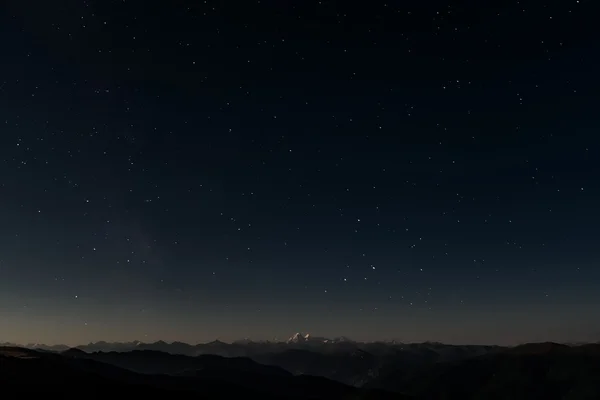 Montañas estrellas cielo — Foto de Stock