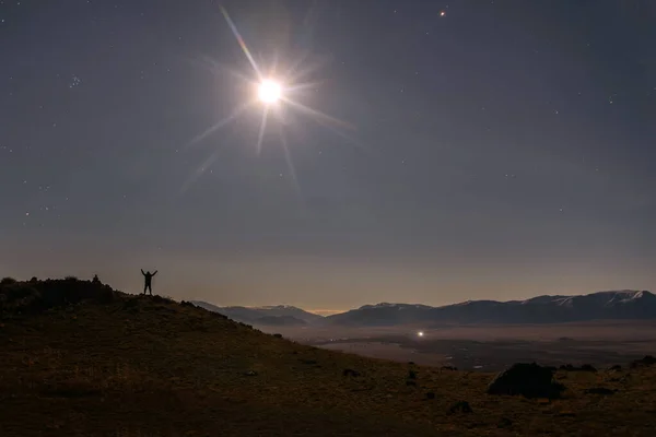 Colorido Paisaje Nocturno Con Luna Brillante Estrellas Cielo Nocturno Sobre — Foto de Stock