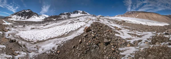 Increíble Panorama Glaciar Con Grietas Nieve Piedras Hielo Contra Telón — Foto de Stock