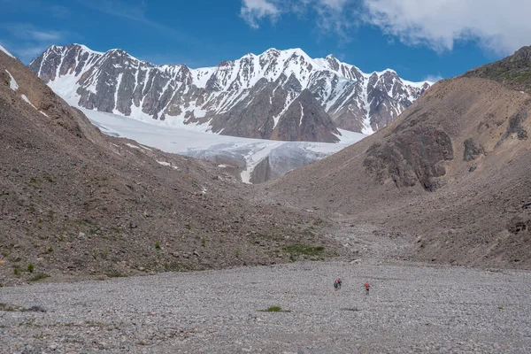 Increíble Paisaje Con Glaciares Montañas Valle Piedra Excursionistas Caminando Hacia — Foto de Stock