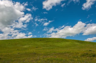 dağlar tepeler bulutlar gökyüzü