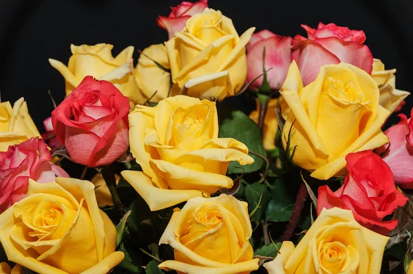 Yellow red roses bouquet — Stock Photo, Image