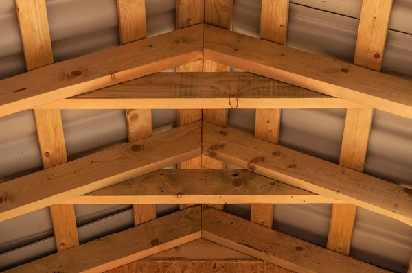 Sovrapposizioni costruzione tetto in legno — Foto Stock