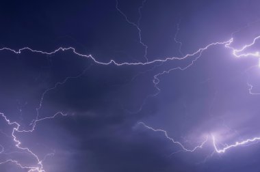 Şimşek fırtına bulutları gökyüzü