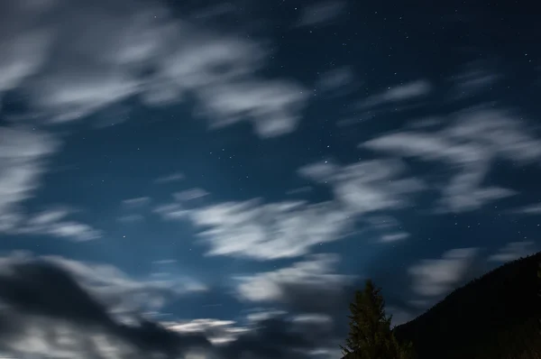 Nubes de cielo estrellado — Foto de Stock