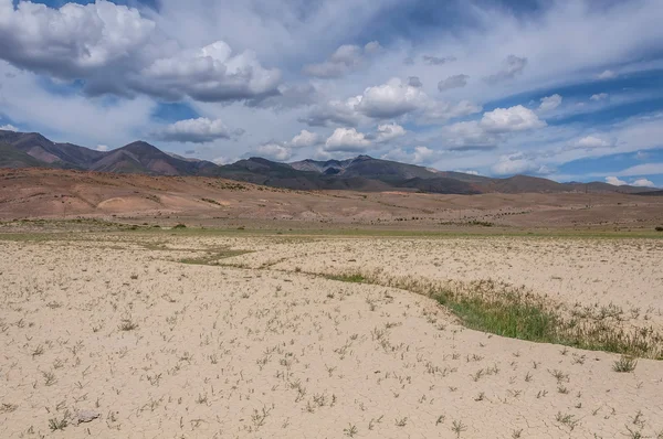 Estepa desierto montaña cielo —  Fotos de Stock