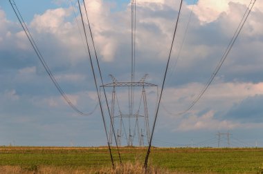 elektrik hatları Kulesi