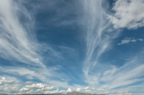 Céu nuvens montanhas — Fotografia de Stock