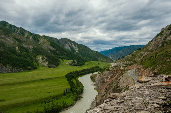 Mountain river valley road — Stock Photo, Image