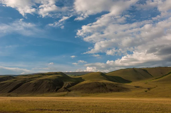 Dağlar tepeler Vadisi orman — Stok fotoğraf