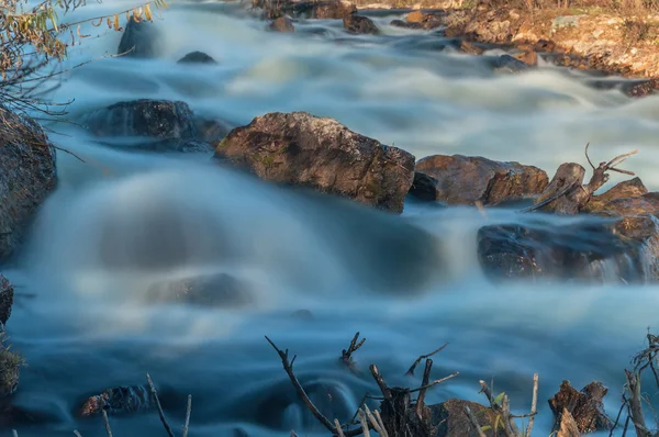 Waterval rivier rotsen water — Stockfoto