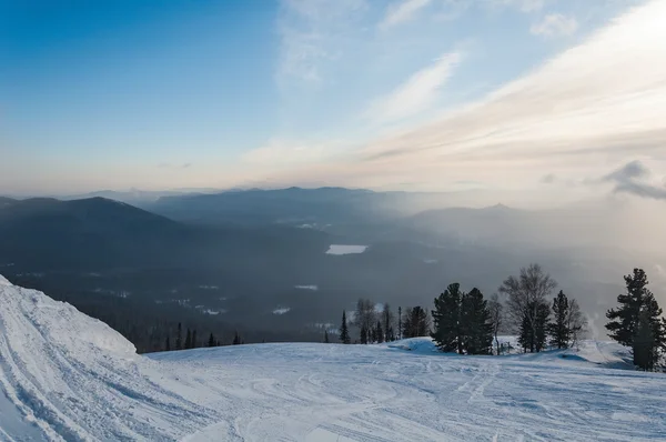 Ski slopes mountain winter sunrise — Stock Photo, Image
