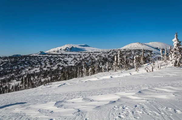 Laderas montaña invierno nieve —  Fotos de Stock