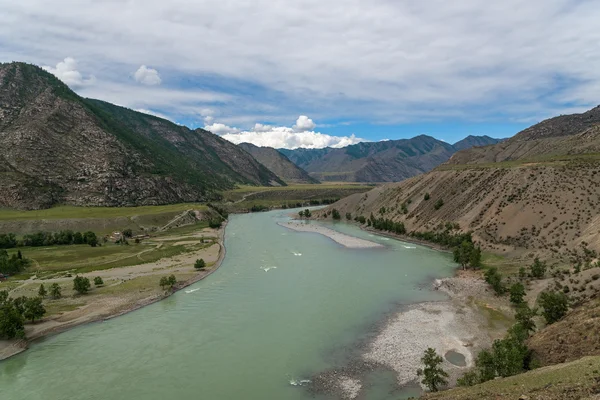 Montagne rivière vallée route — Photo