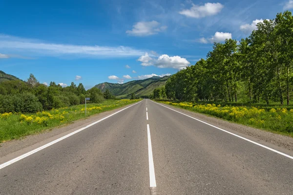 Weg bergen hemel asfalt — Stockfoto