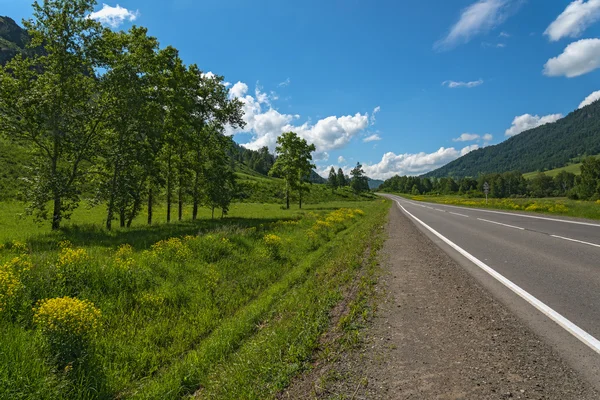 Weg bergen hemel asfalt — Stockfoto