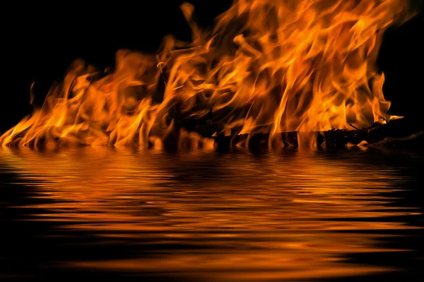 Flamme Löschwasser Reflexion — Stockfoto