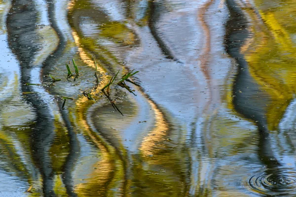 Textury vody odraz pozadí — Stock fotografie