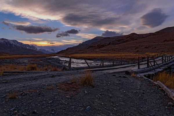 Rzeka Góry Niebo Zachód słońca jesień — Zdjęcie stockowe