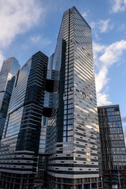 modern ofis bina cam İnşaat