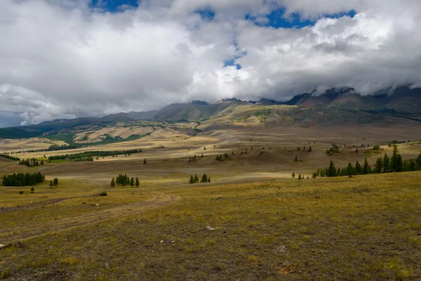 Mountains valley dirt road clouds — Stock Photo, Image