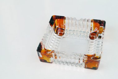 Kül tablası ayrı tut moduyla beyaz.