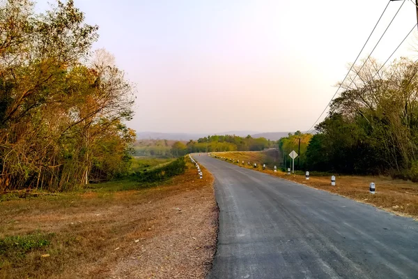 Estrada para barragem — Fotografia de Stock