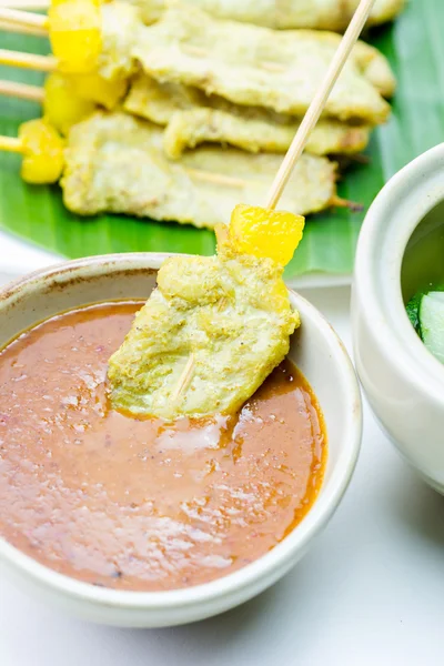 구운 돼지고기 Satay 땅콩 소스와 식초, 태국 음식. — 스톡 사진