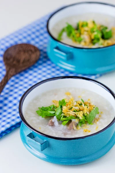 Et ile karışık pirinç pirinç çorbası 