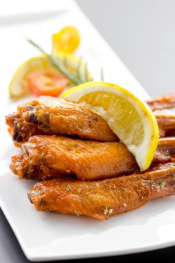 Taze yapılmış tavuk kanat satay şiş