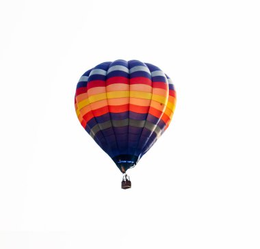 Sıcak hava balonu beyaz arkaplanda izole edildi