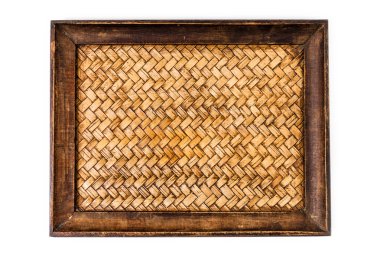 Beyaz arka plan bambu dokuma tepsiye görüntüsünü