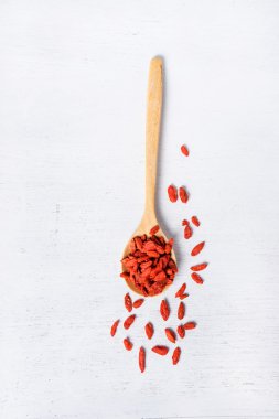 Goji berry veya tahta kaşık içinde Çin wolfberry