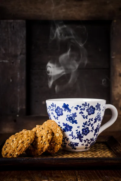 Kepekli tahıllar çerezler ile kahve