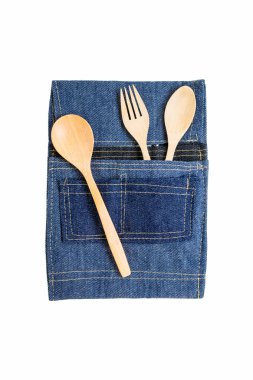 Beyaz masa arka plan üzerinde mutfak gereçleri. 