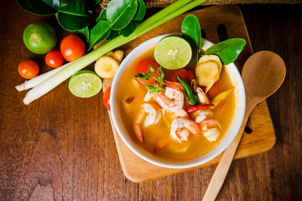 Tom yam kong vagy Tom yum leves. Thai élelmiszer. — Stock Fotó