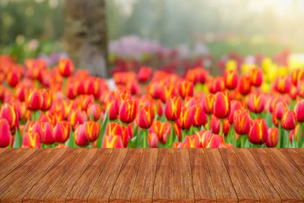 Leerer Tisch bereit für Ihre Produktdisplay-Montage — Stockfoto