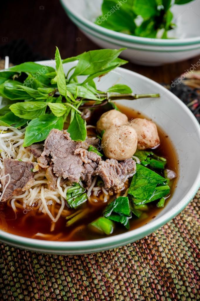 Soupe Asiatique Avec Boulettes De Viande
